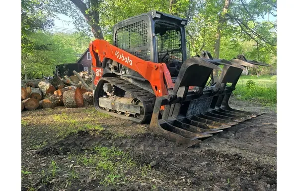 Kubota SVL-65 with Grapple Bucket
