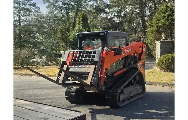 Kubota SVL-75 with Pallet Forks